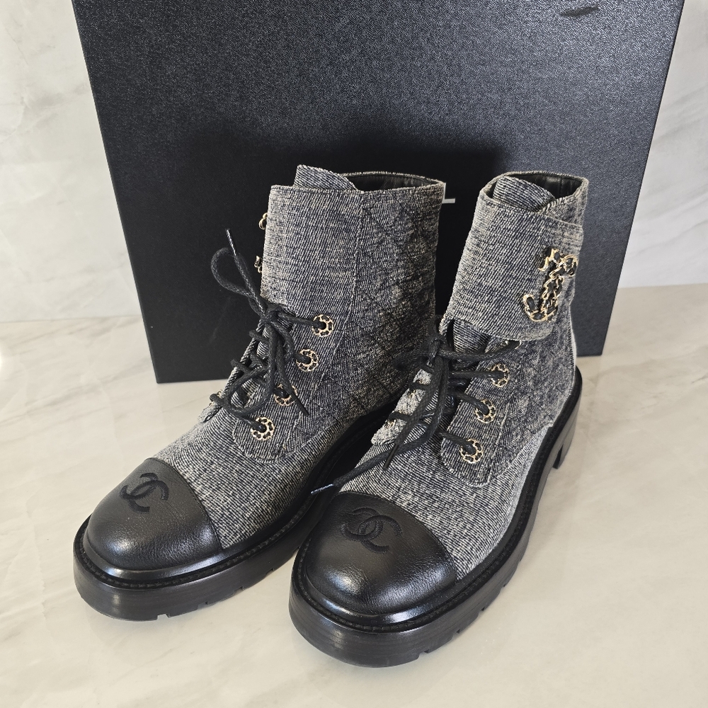 🔥RARE🔥 Chanel CC Velvet Boots - Picture 2 of 13